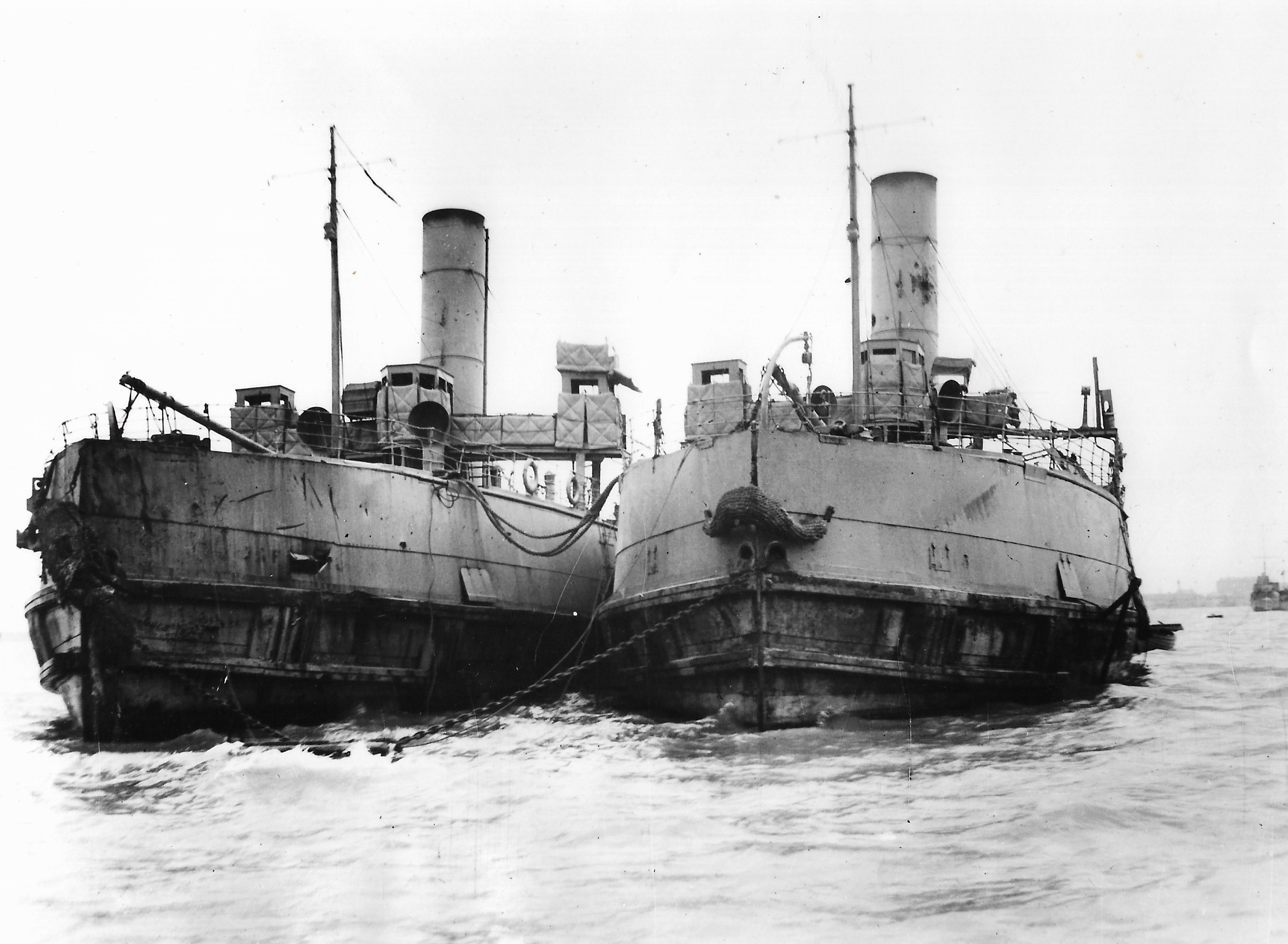 HMS IRIS II and HMS DAFFODIL